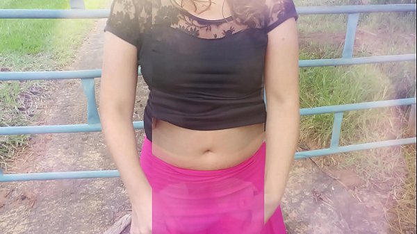 Ag imirt ar an bhfeirm, bean tí fíor, soith soith agus a fear céile cuckolding sa fiáin