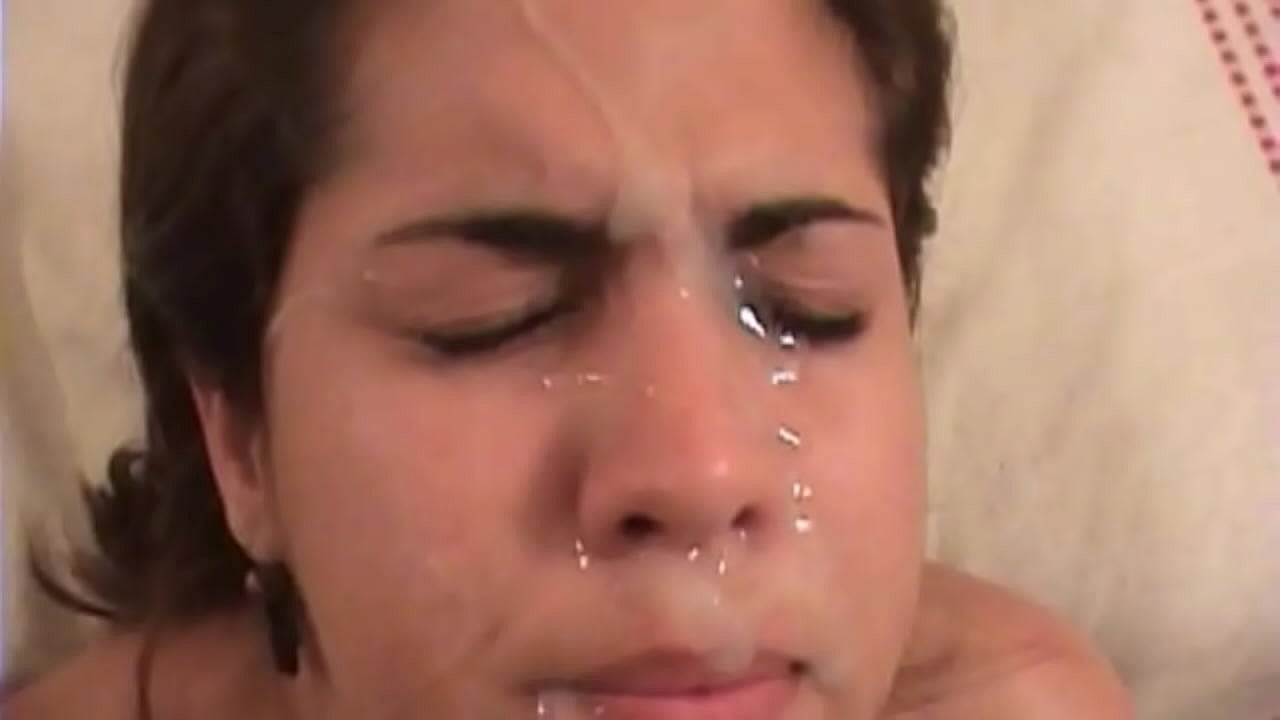 Tá gnéas garbh ag brunette Laidin álainn